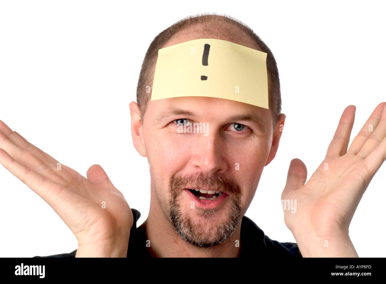 man with post it note on head looking having an idea blue sky thought eureka bingo exclamation mark what hands thrown up in di Stock Photo