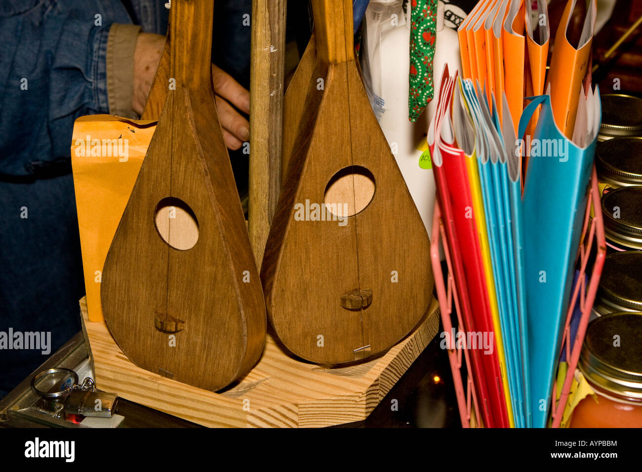 Plucking instrument hires stock photography and images Alamy