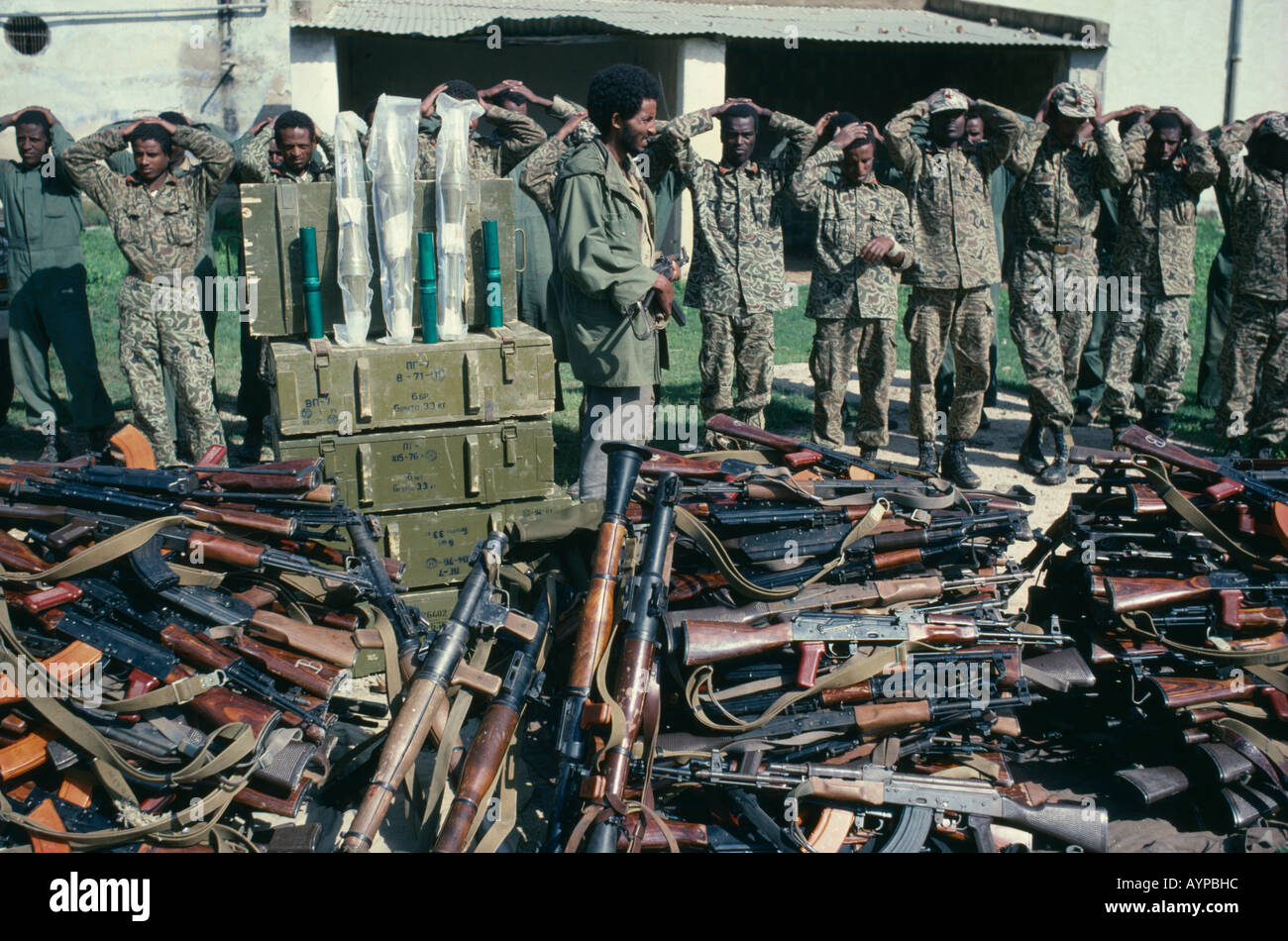 ERITREA Horn Of Africa Military Eritrean People's Liberation Front soldier with prisoners and captured AK-47 Kalashnikov guns Stock Photo