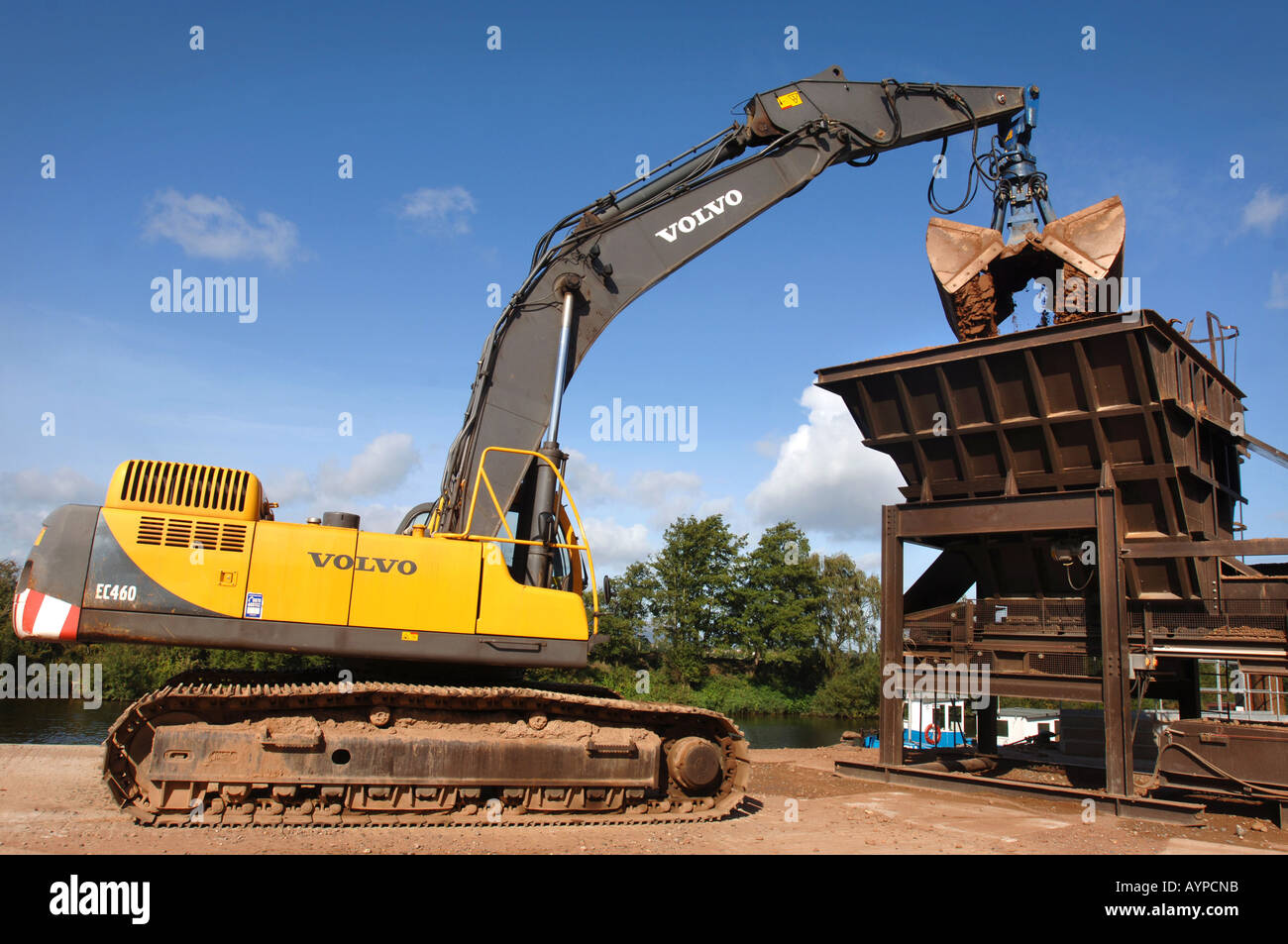 SAND AND GRAVEL IS UNLOADED AT THE CEMEX PROCESSING PLANT AT RYALL Stock Photo