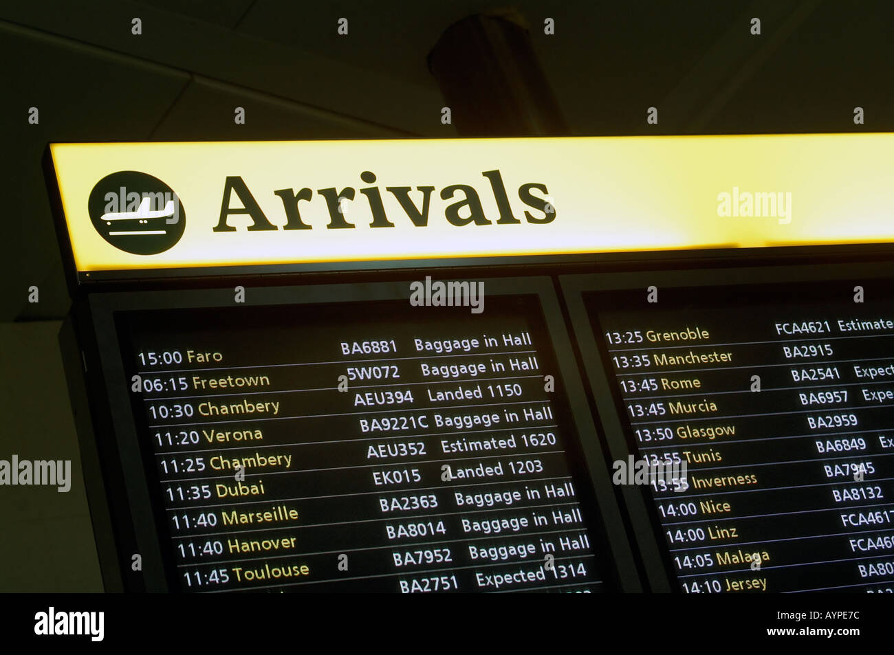 airport arrivals board Stock Photo