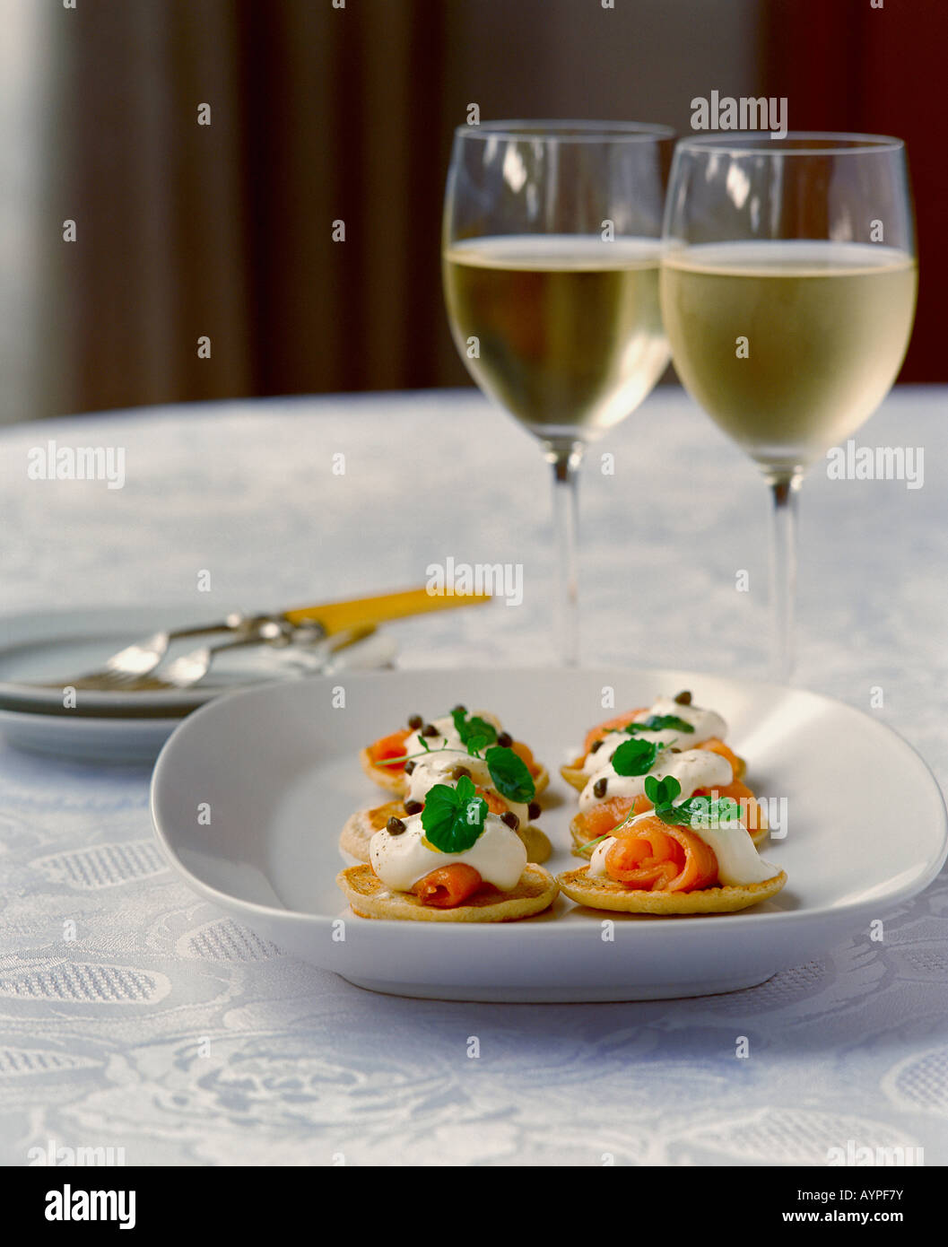 "hors d'oeuvres" smoked salmon blinis with white wine Stock Photo Alamy