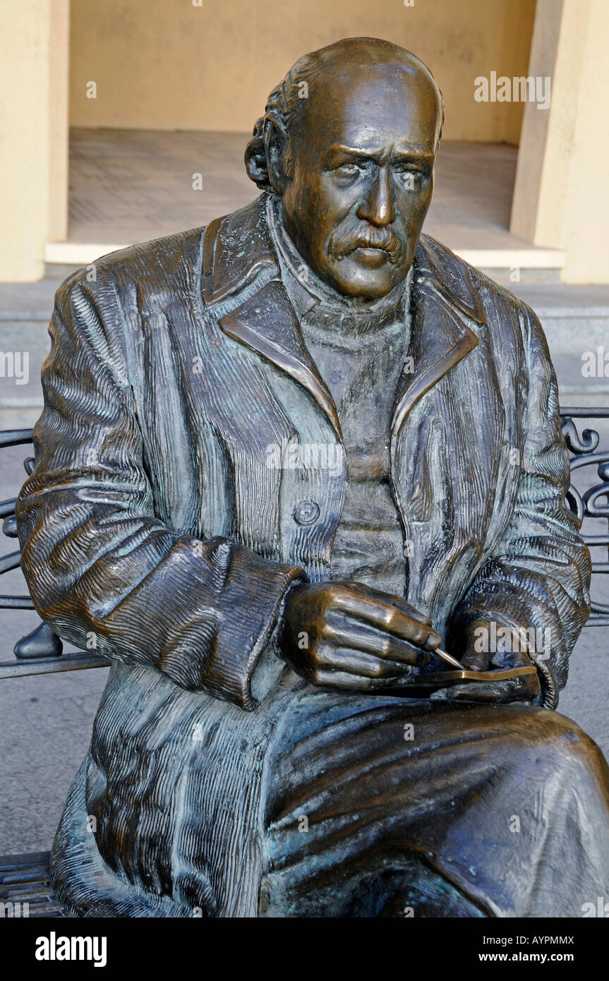 bronze-sculpture-of-painter-sixto-marco-elche-elx-alicante-costa