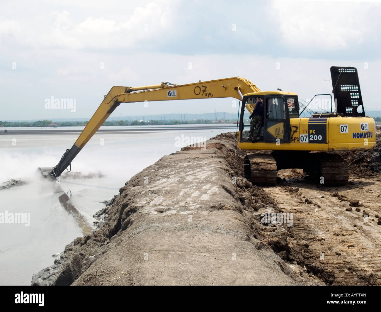 Dredger battles in vain to clear away the hot mud erupting from the ground in the disaster at Sidoarjo,East Java,Indonesia Stock Photo