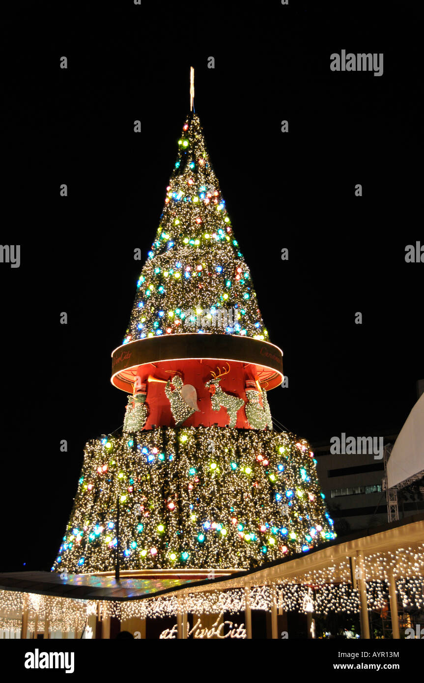 Decorated Christmas Tree In Front Of Singapore Shopping Mall Stock Photo Alamy