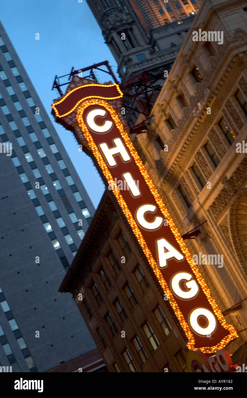 THE SIGN OF CHICAGO THEATER IN THE THEATER DISTRICT DOWNTOWN CHICAGO ...