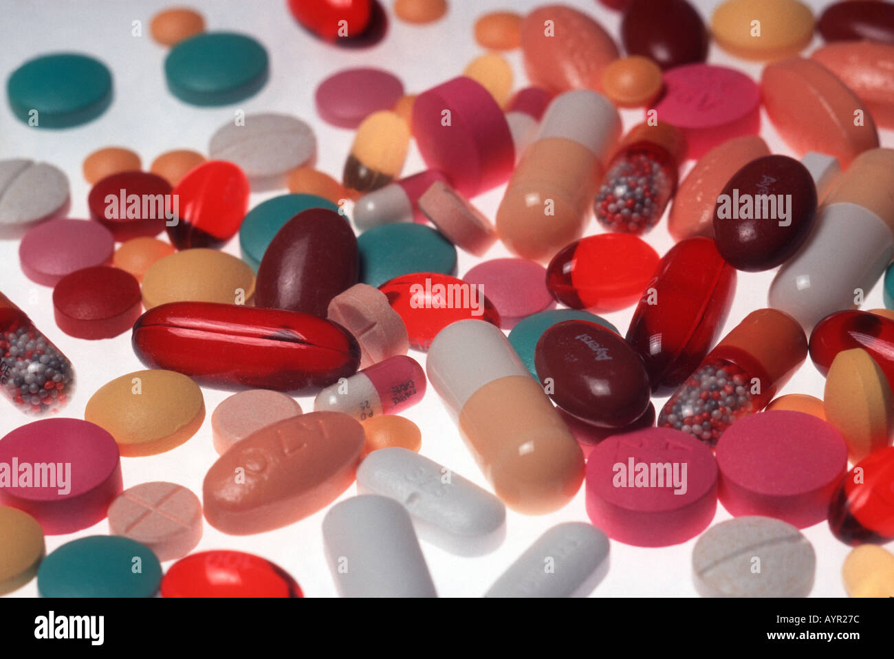 Pile pills tablets capsules hi-res stock photography and images - Alamy