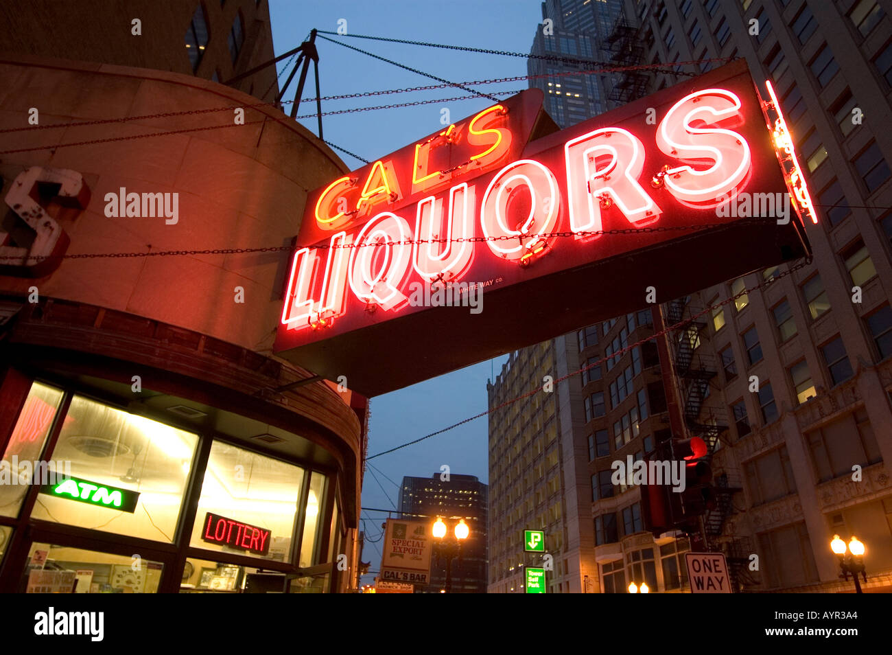 CORNER LIQUOR STORE NEON SIGN IN THE FINANCIAL DISTRICT OF DOWNTOWN