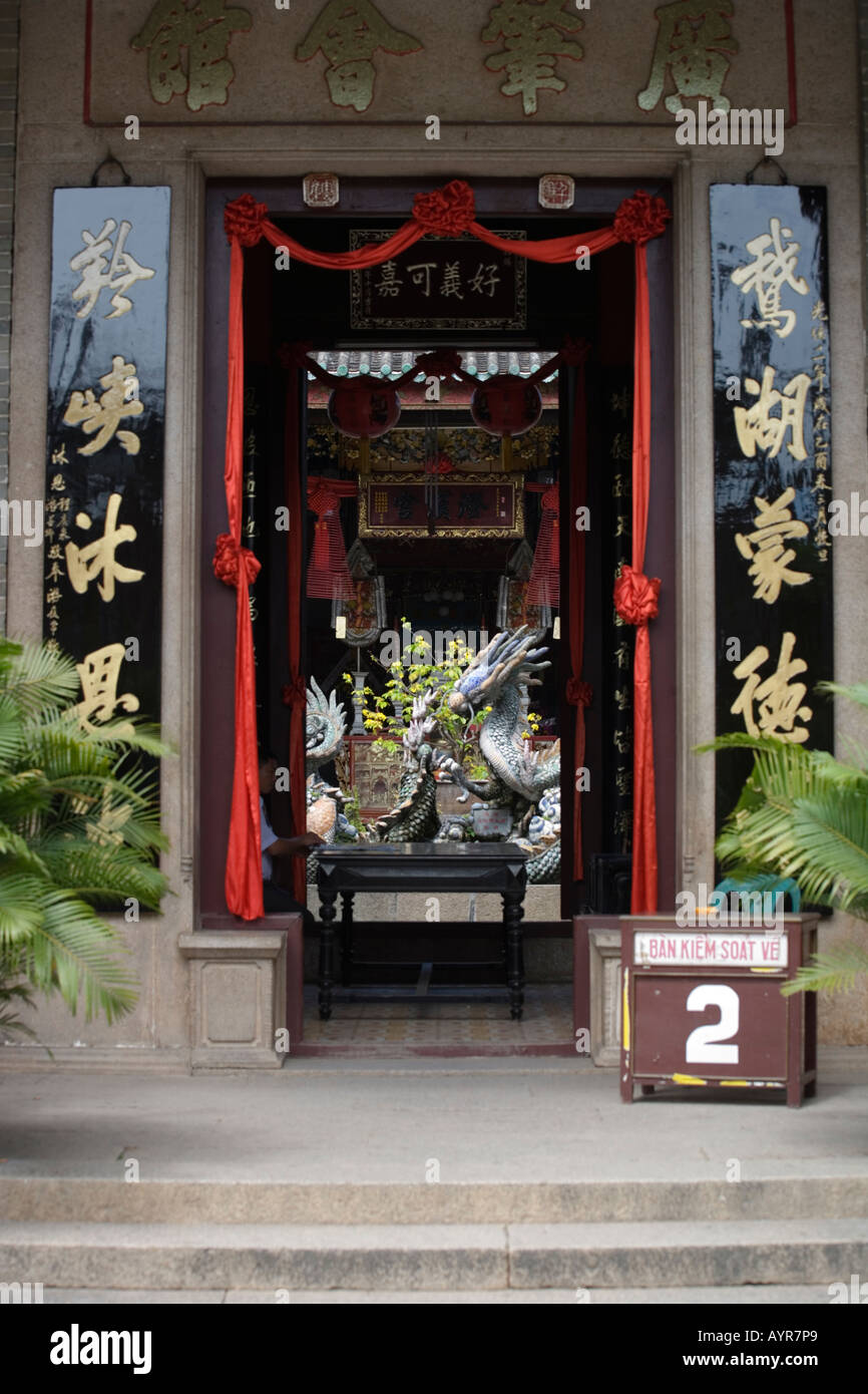 Entryway with Chinese characters, Hoi An, Vietnam Stock Photo - Alamy