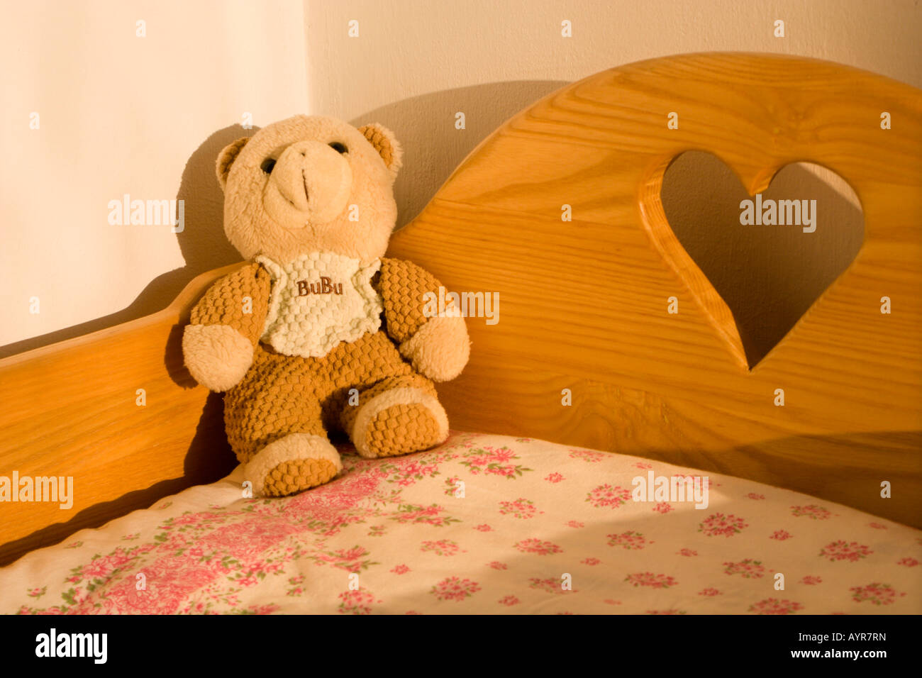 Teddy bear on a child's bed Stock Photo - Alamy