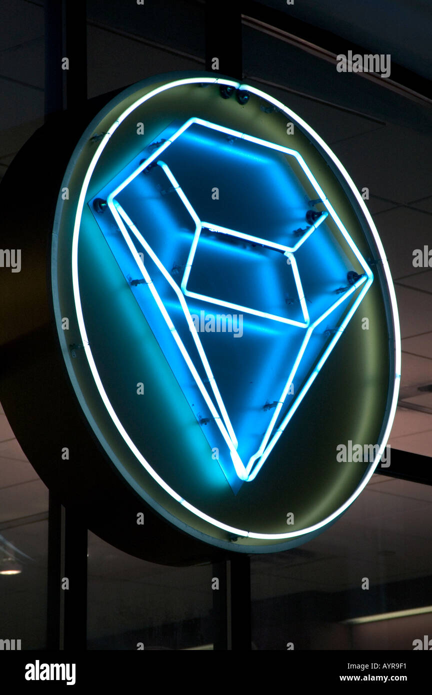 DIAMOND SHOP NEON SIGN IN THE MAINLY JEWISH DIAMOND DISTRICT OF MIDTOWN ...