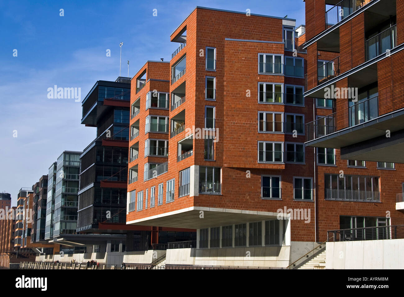 Modern apartments and office buildings and Hanseatic Trade Center (HTC) in the back, Magellan-Terrassen, Sandtorkai (Sandtor Qu Stock Photo