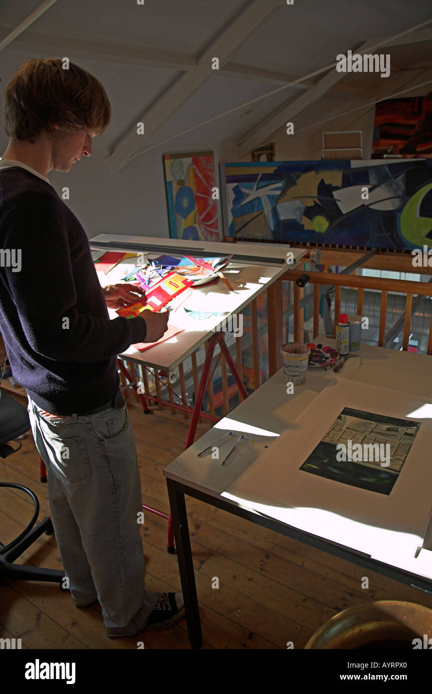 Art student in Stuart Morris silk screen textile artist studio, Hadleigh, Suffolk, England Stock Photo