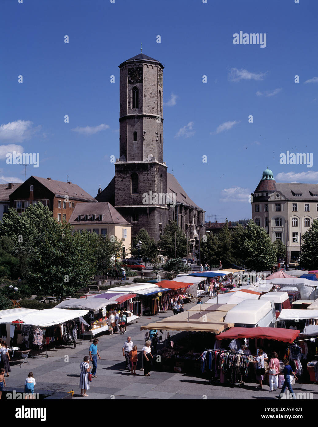 Wochenmarkt auf dem Platz der Kosmonauten, St. Michael-Kirche, Jena, Saale, Thueringen Stock Photo