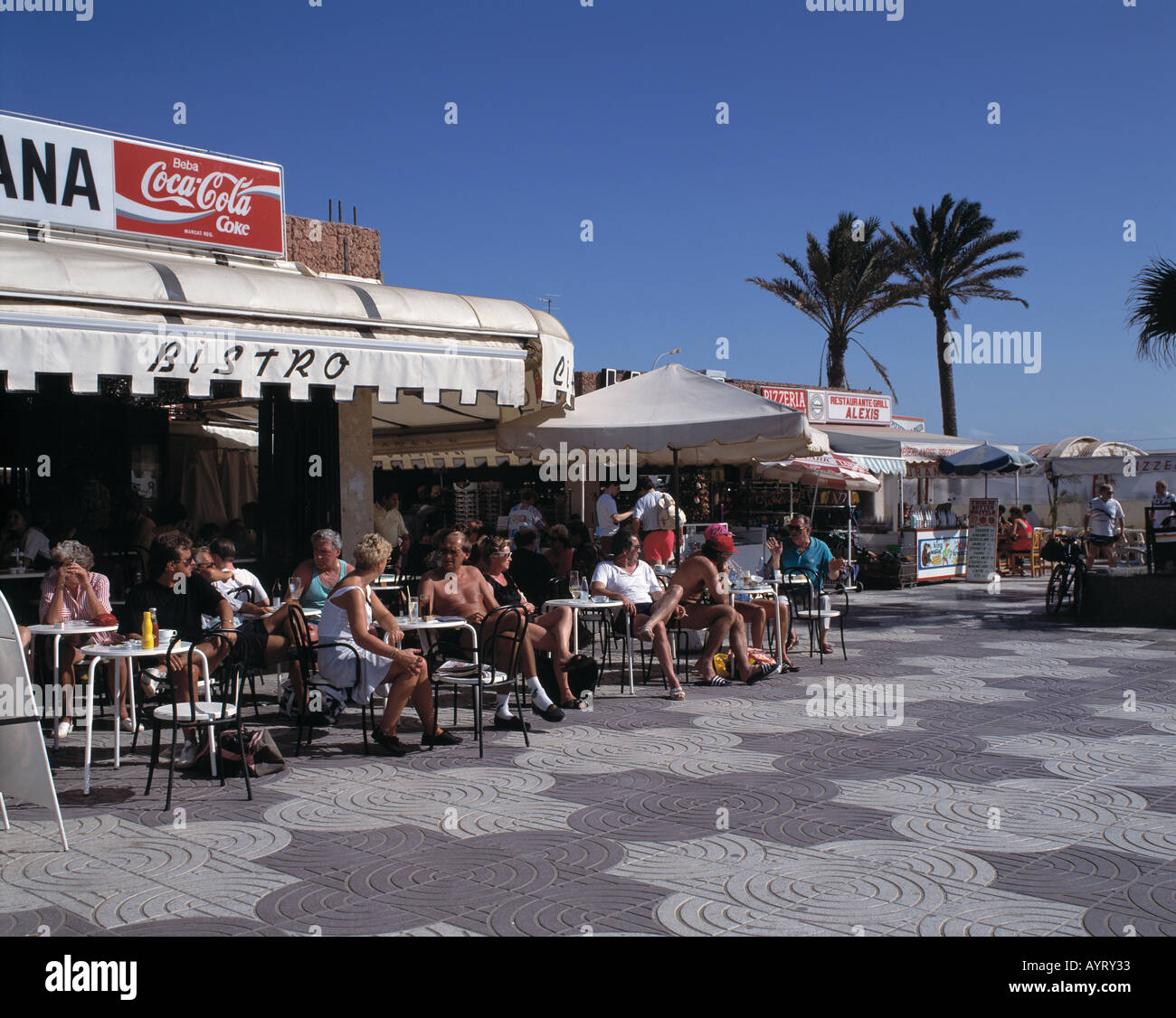 Spain, Gran Canaria, Canary Islands, E-Maspalomas, E-Playa del Ingles, tourists sitting in sidewalk cafes Stock Photo
