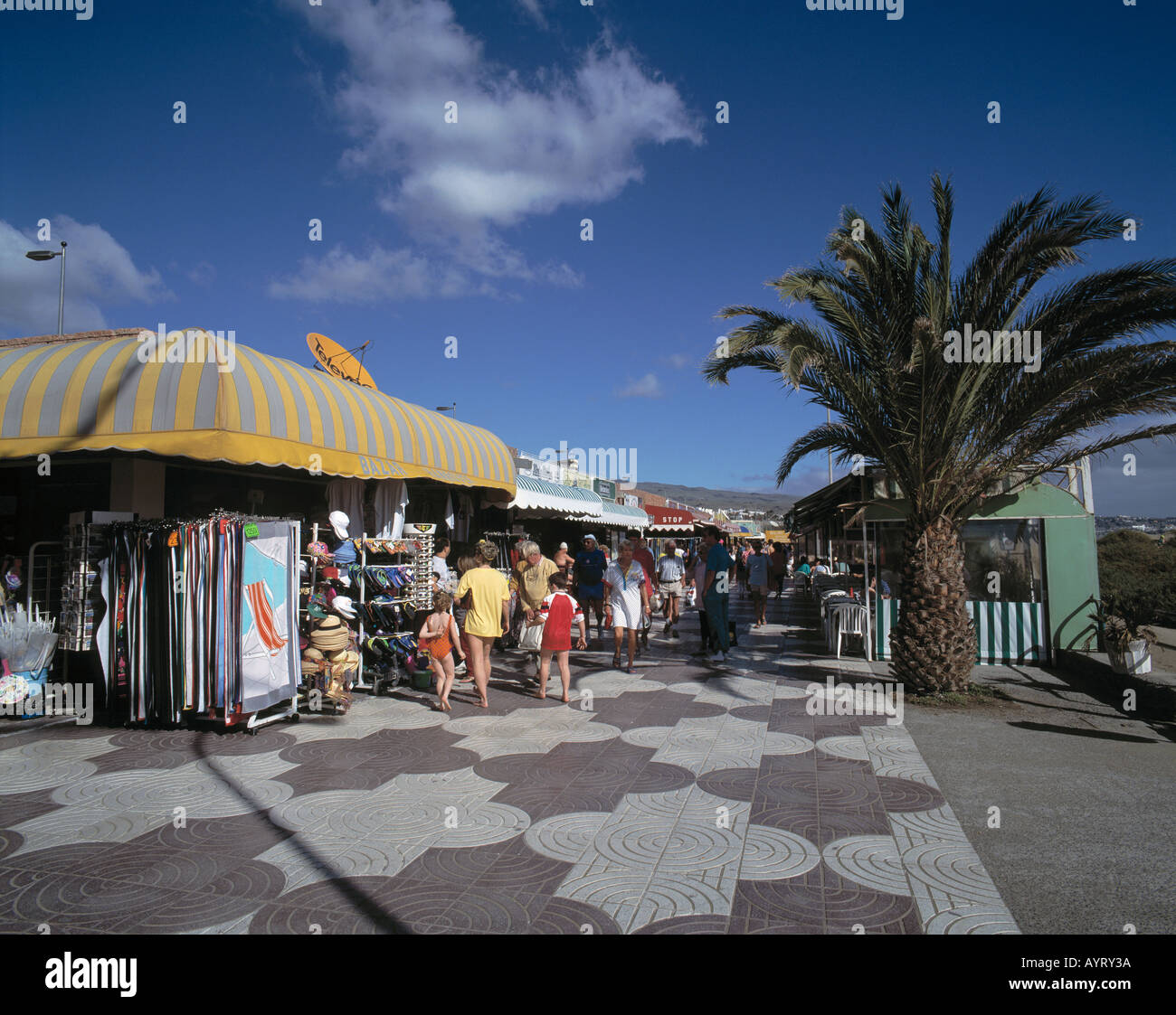 Spain, Gran Canaria, Canary Islands, E-Maspalomas, E-Playa del Ingles, tourists, beach promenade Stock Photo