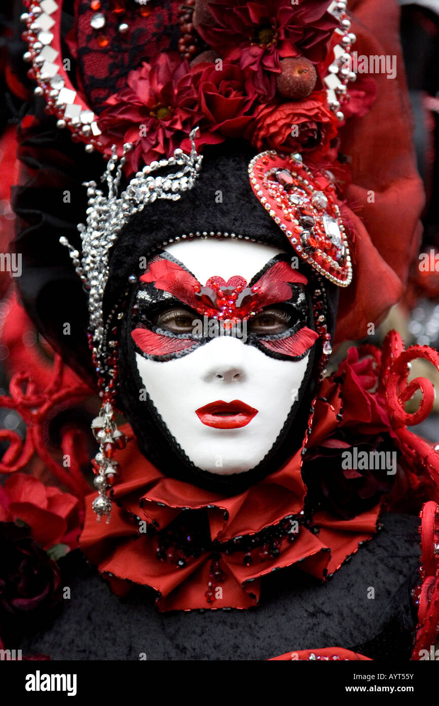 Red and black costume and mask, Carnevale di Venezia, Carnival in Venice,  Italy Stock Photo - Alamy