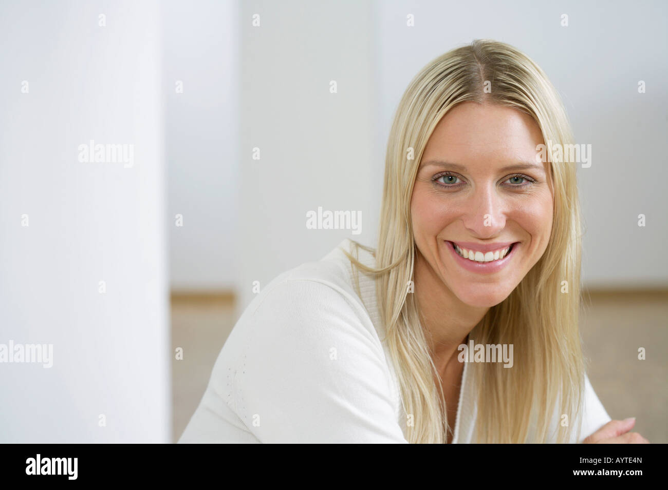 Young woman smiling blonde hair hi-res stock photography and images - Alamy