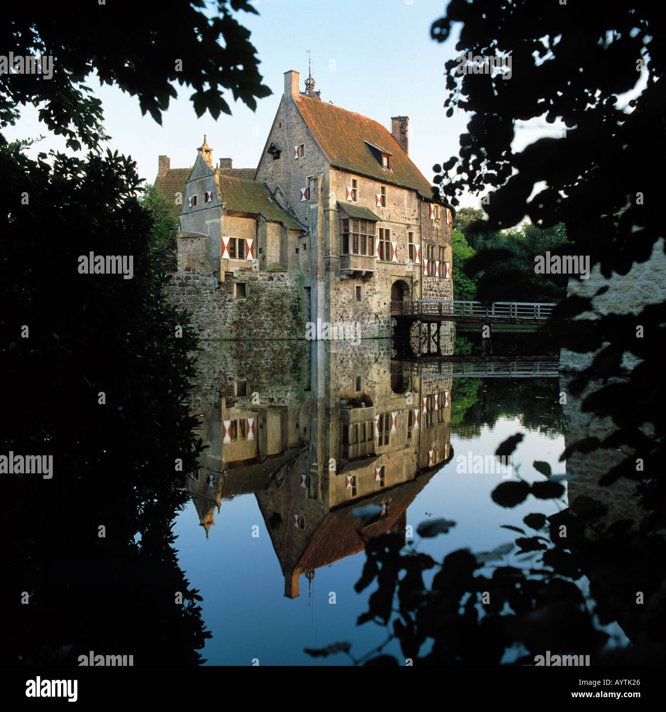 Burg Vischering, Wasserburg, Wasserschloss, Burg spiegelt sich im