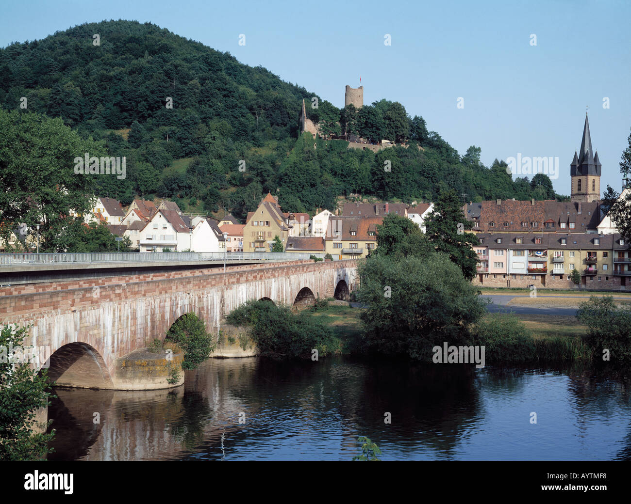 Saalebruecke ueber die Fraenkische Saale, Stadtansicht mit Burg und ...