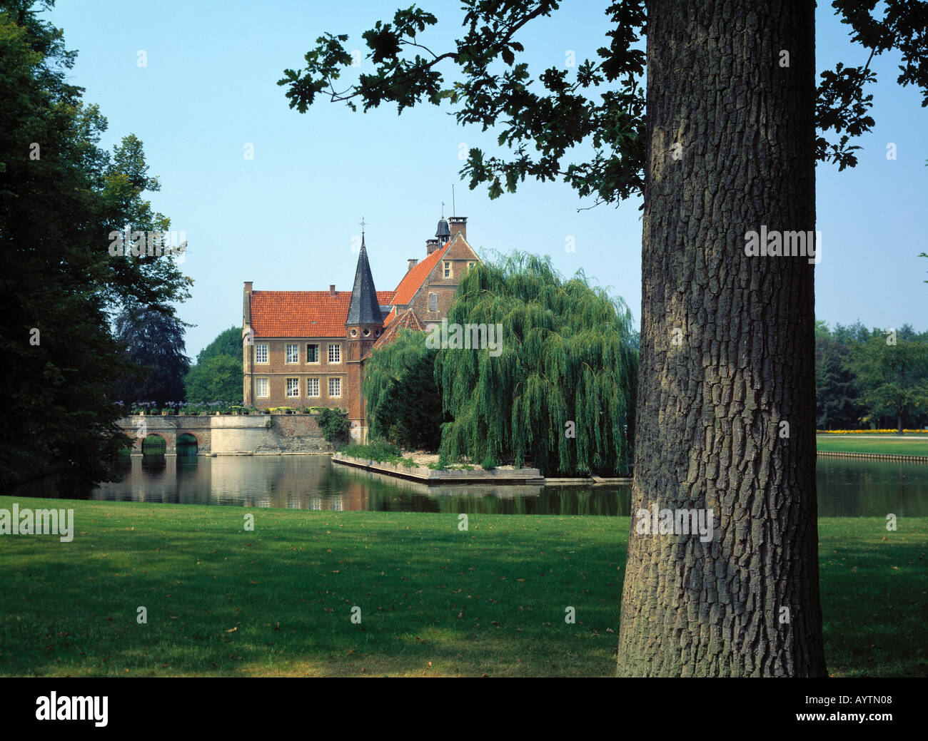 von DrosteHuelshoff, Schloss, Wasserschloss, Herrenhaus Huelshoff und Parkanlage in von DrosteHuelshoff, Schloss, Wasserschloss, Herrenhaus Huelshoff und Parkanlage in