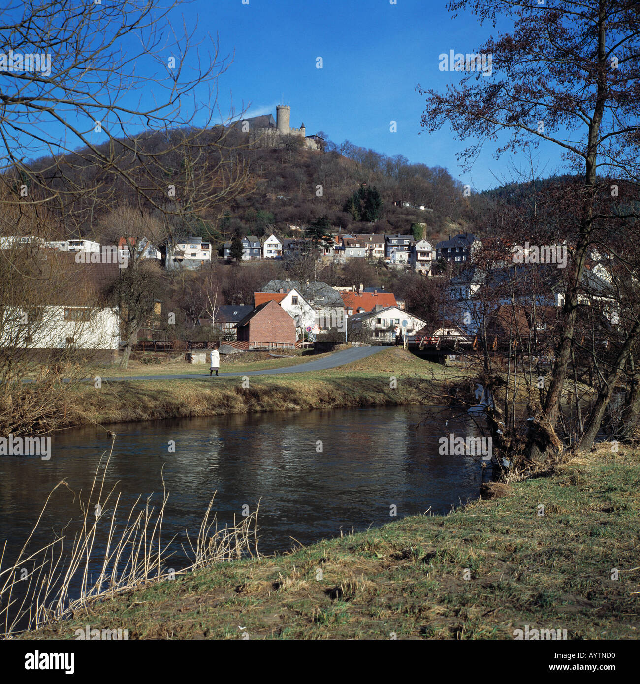 Lahnlandschaft, Flusslandschaft, Stadtansicht mit Burg, Biedenkopf, Lahn, Hessisches Bergland, Hessen Stock Photo