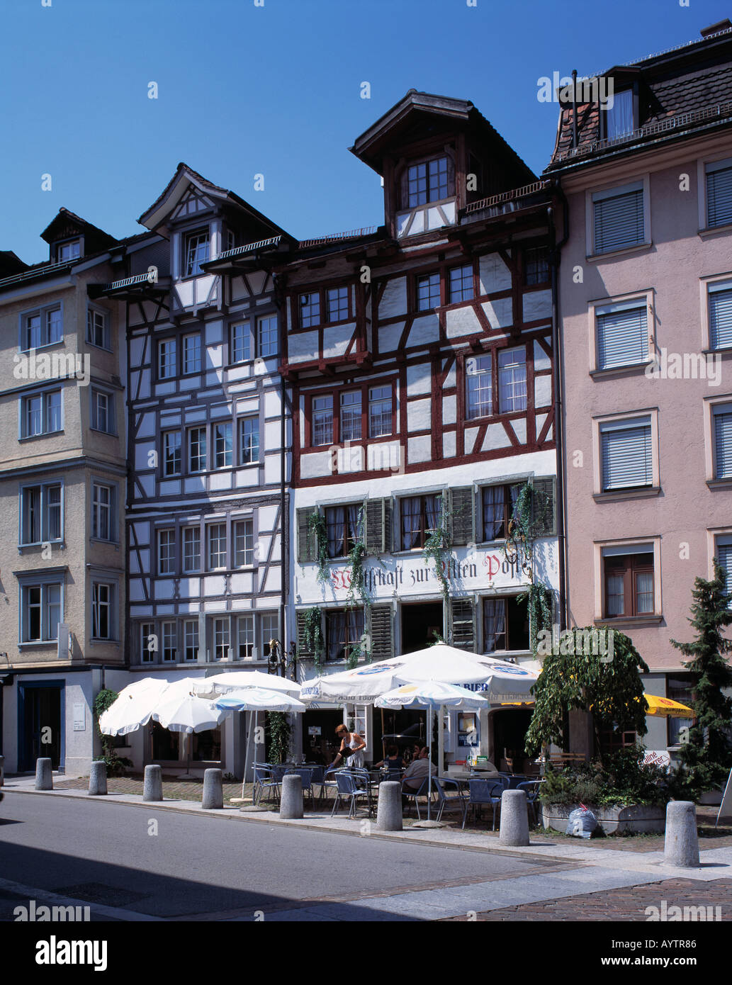 Gasthaus, Wirtshaus, Wirtschaft Zur Alten Post, Fachwerkhaeuser, Strassenpoller, St. Gallen, Ostschweiz Stock Photo