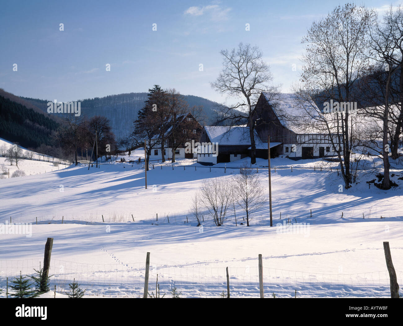 Winterlandschaft in Mittelsorpe, Fachwerkhaeuser, Schmallenberg-Mittelsorpe, Naturpark Rothaargebirge, Sauerland, Nordrhein-Westfalen Stock Photo