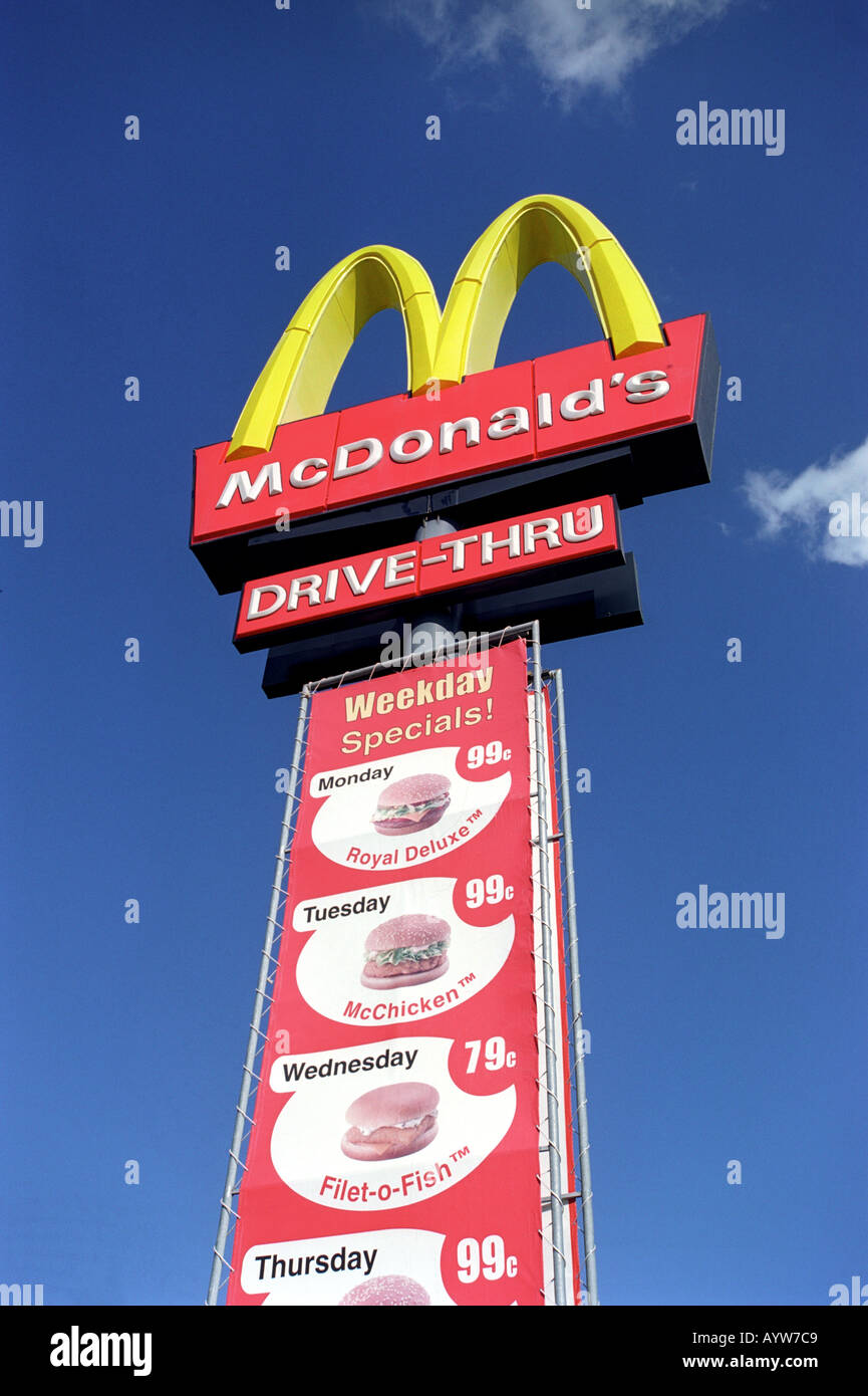 Ronald mcdonald and the golden arches hi-res stock photography and ...