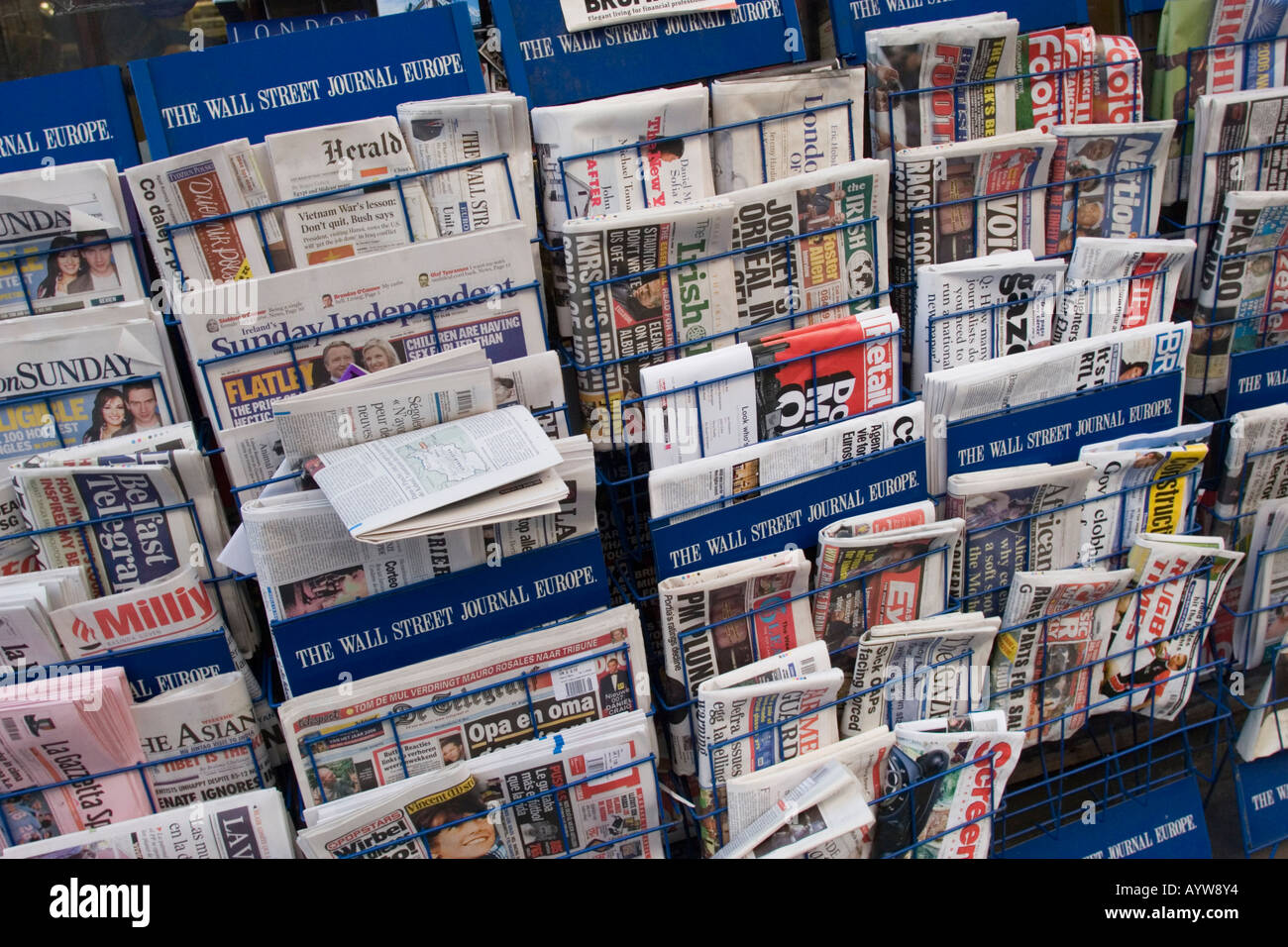wallpapers London Newspaper Stand https www alamy com international newspaper stand london uk image9820083 html