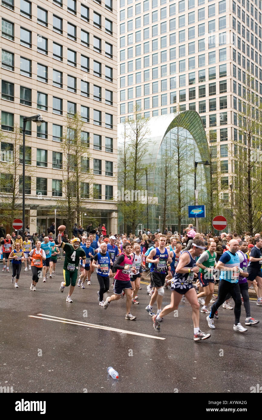 London marathon 2008 hi-res stock photography and images - Alamy