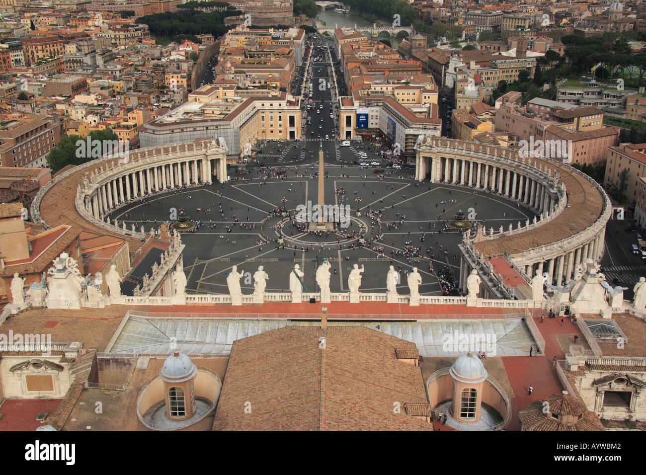 Vatican city st peters square walk hi-res stock photography and images ...