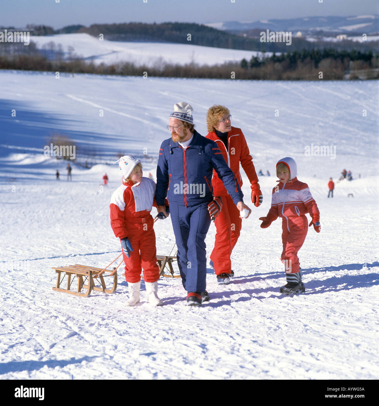 young family, sledge, toboggan Stock Photo Alamy