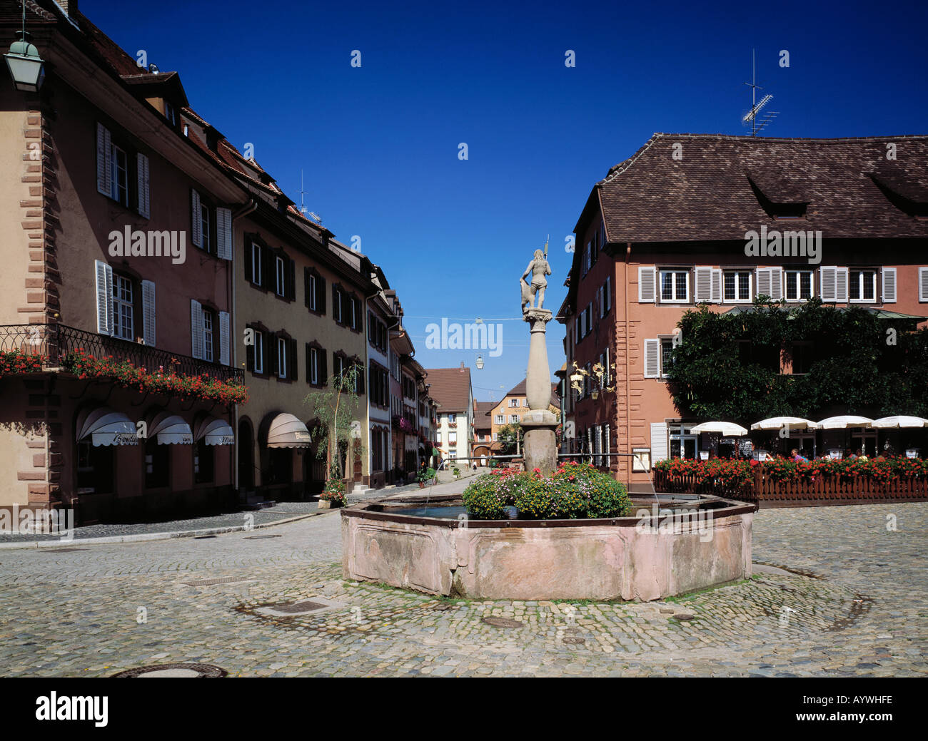 Marktplatz mit Marktbrunnen, Brunnenfigur, Staufen im Breisgau, Markgraefler Land, Baden-Wuerttemberg Stock Photo