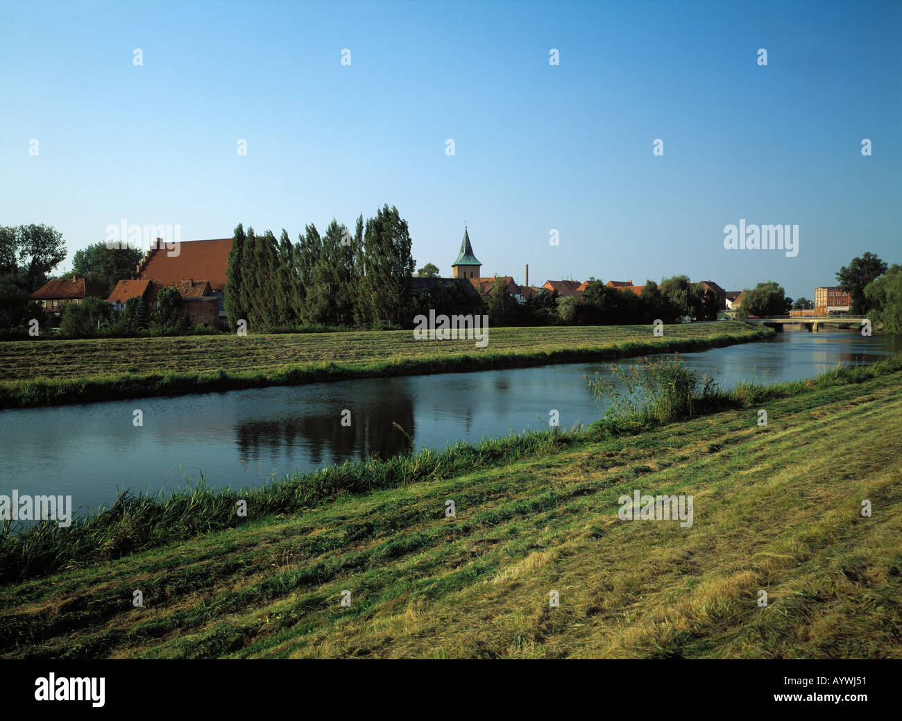 Flusslandschaft, Jeetzelandschaft, Ortsansicht mit Kirche, Luechow, Elbufer-Drawehn, Wendland, Niedersachsen Stock Photo