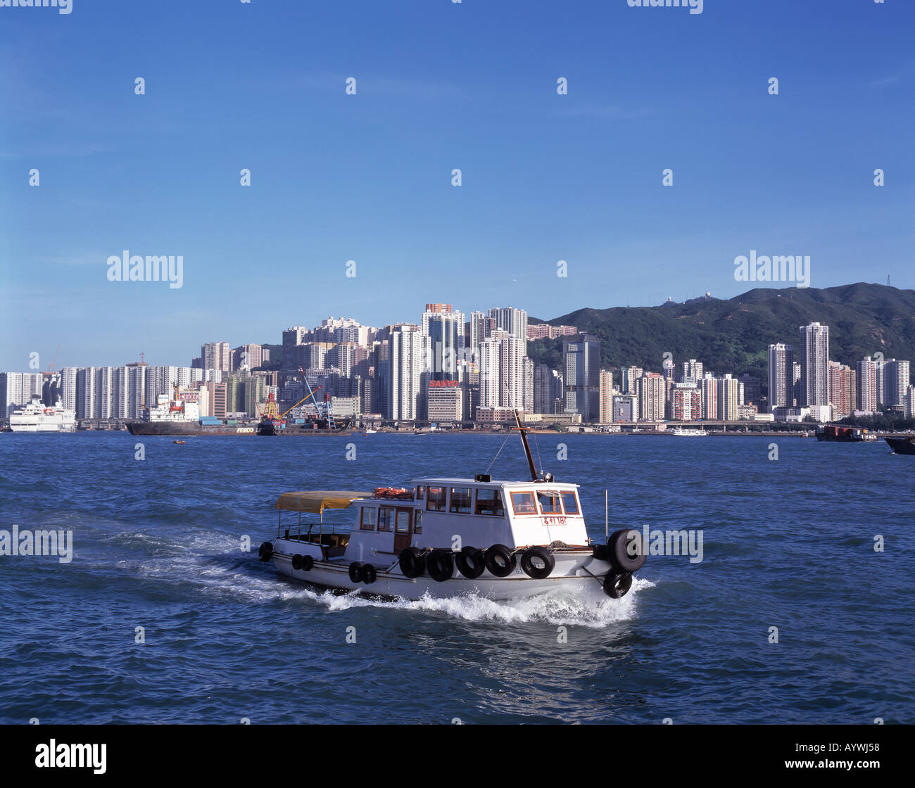 Hafen, Schiffsverkehr, Boot, Wolkenkratzer-Skyline Causeway Bay, Hong Kong Insel, Hongkong Stock Photo