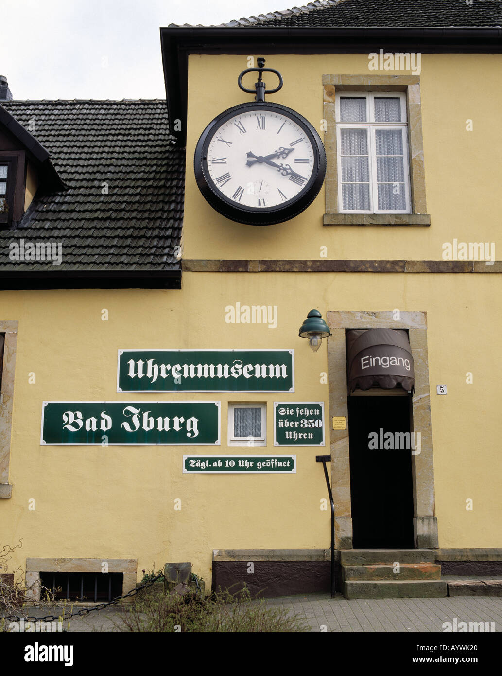 Eingangsportal Uhrenmuseum in Bad Iburg, Naturpark Noerdlicher Teutoburger Wald-Wiehengebirge, Niedersachsen Stock Photo