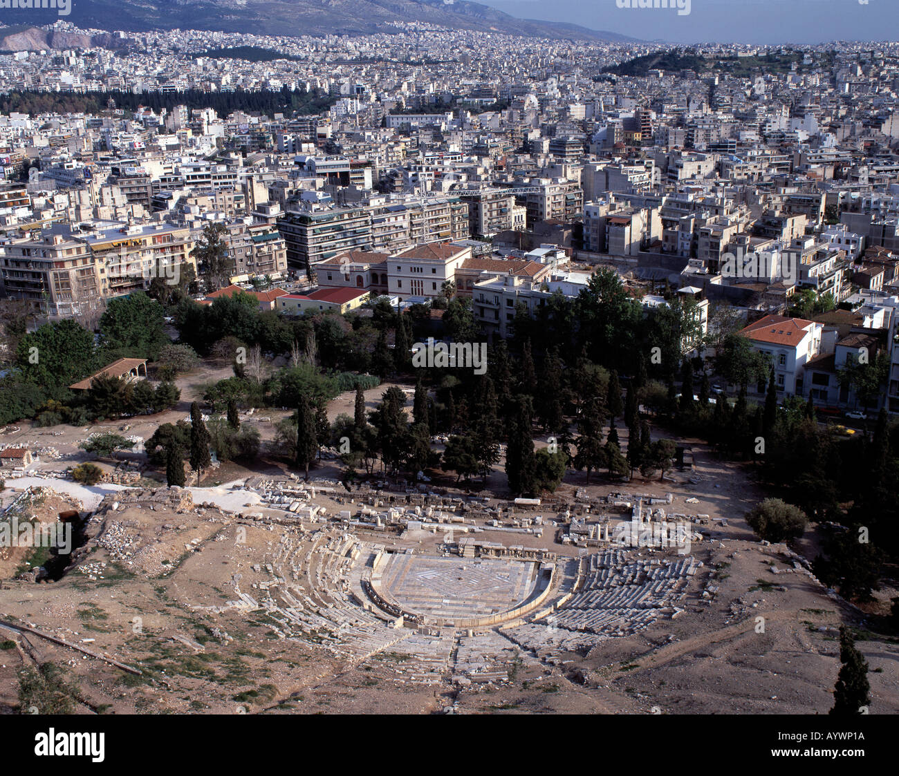 Stadtblick von Athen mit Dionysus-Theater Stock Photo