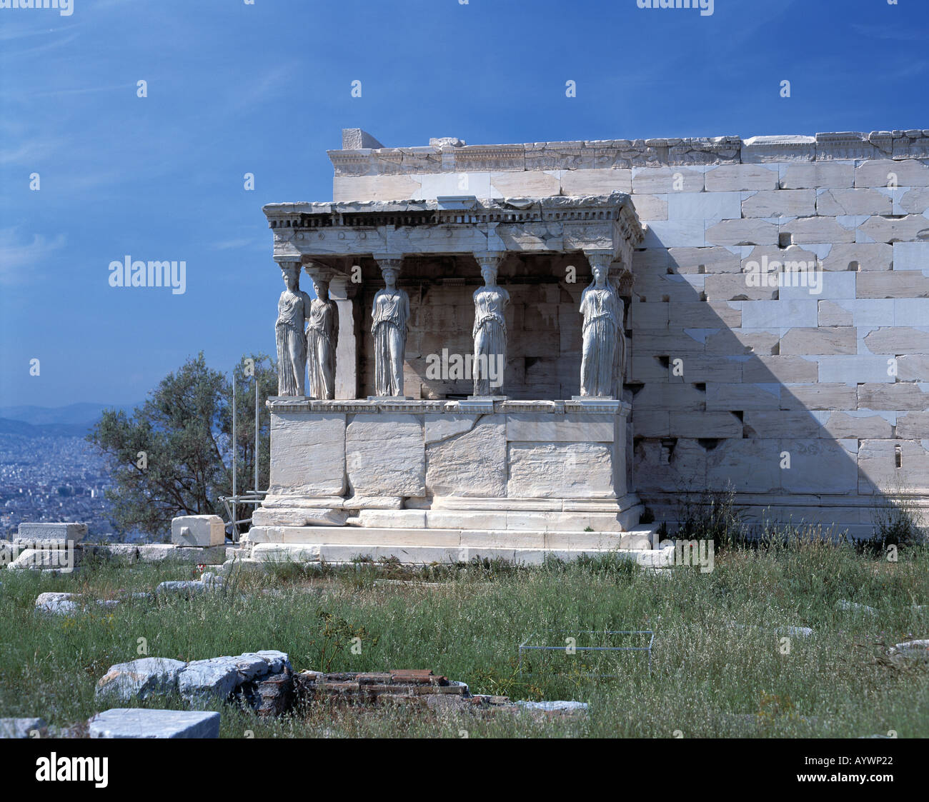 Korenhalle, Erechtheion und Karyatiden auf der Akropolis in Athen Stock Photo