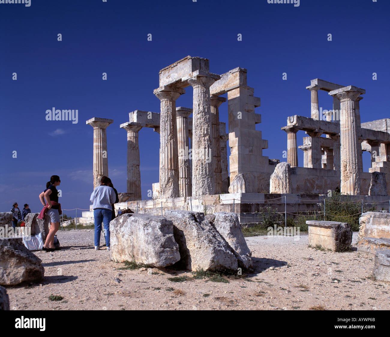 Aphaia-Tempel auf Aegina, Saronische Inseln, Griechenland Stock Photo ...