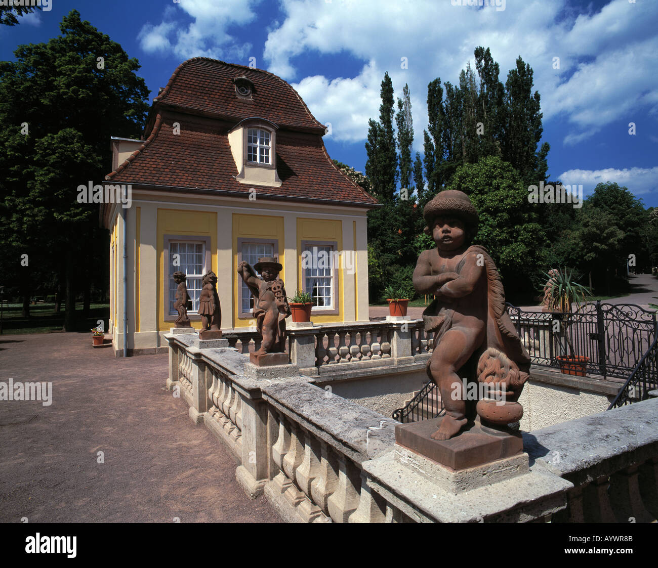 Kurpark mit Lauchstaedter Heilbrunnen, Brunnenfiguren, Putten, Bad Lauchstaedt, Laucha, Sachsen-Anhalt Stock Photo