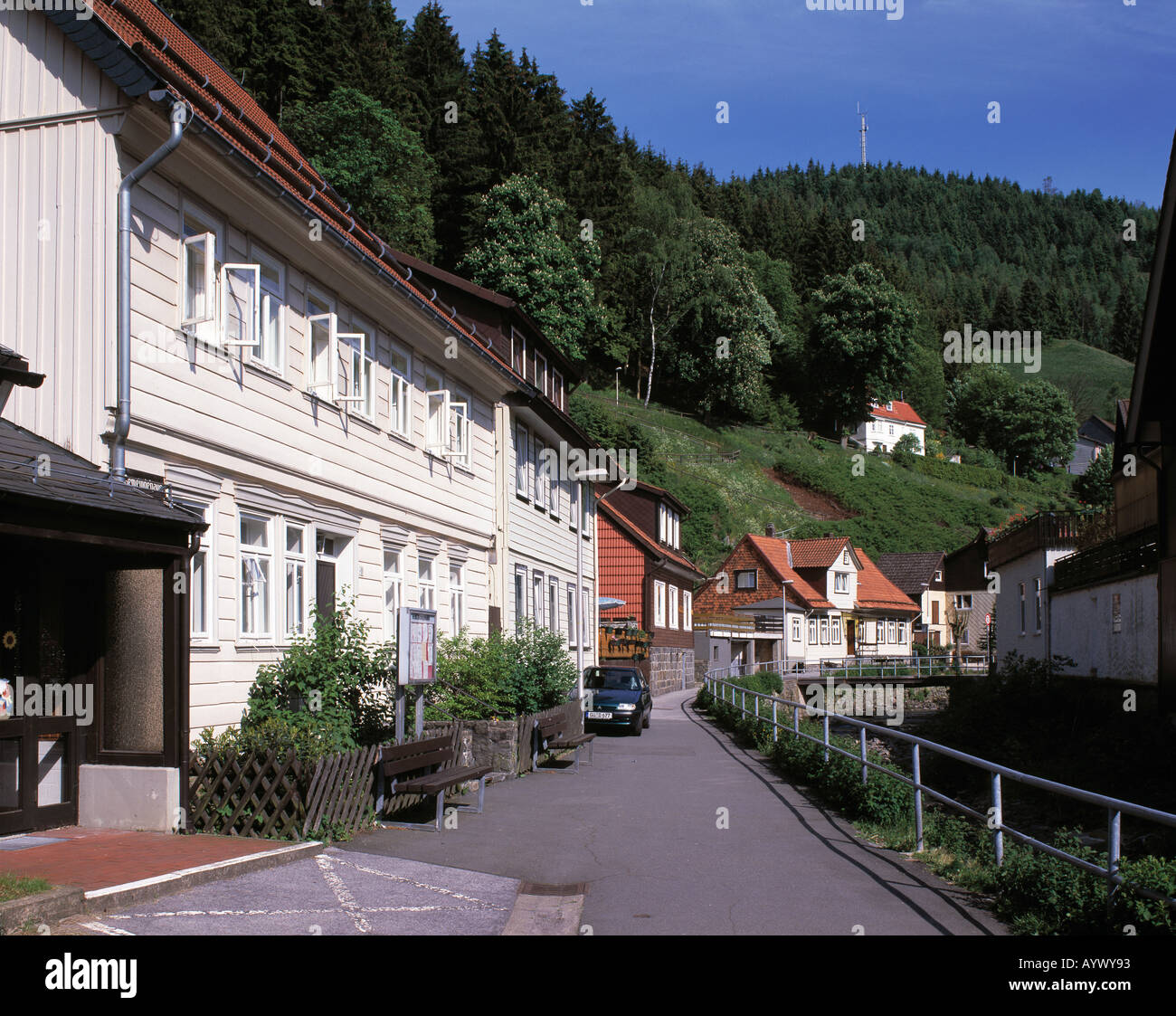 Innerste Innerste-Promenade, Gemeindehaus, Buergerhaeuser, bewaldeter Berghang ...