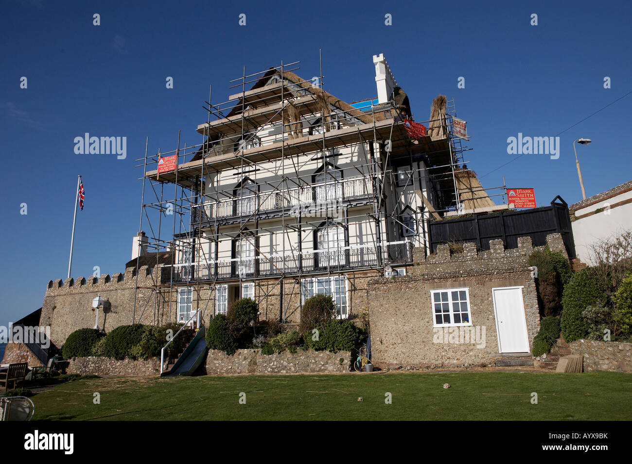 Heather thatched roof hires stock photography and images Alamy