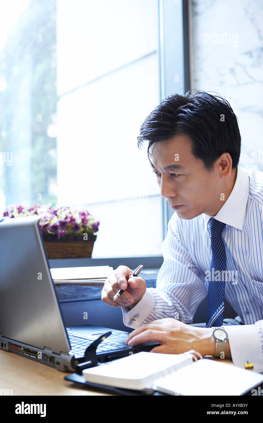 a man taking a note with seeing laptop computer Stock Photo Alamy