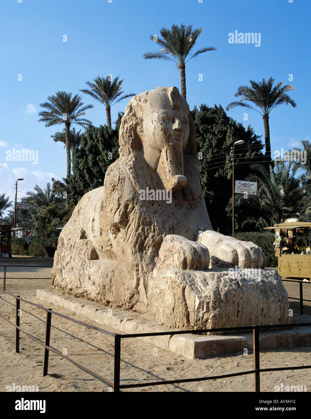 Alabaster-Sphinx in Memphis, Skulptur, Statue Stock Photo - Alamy