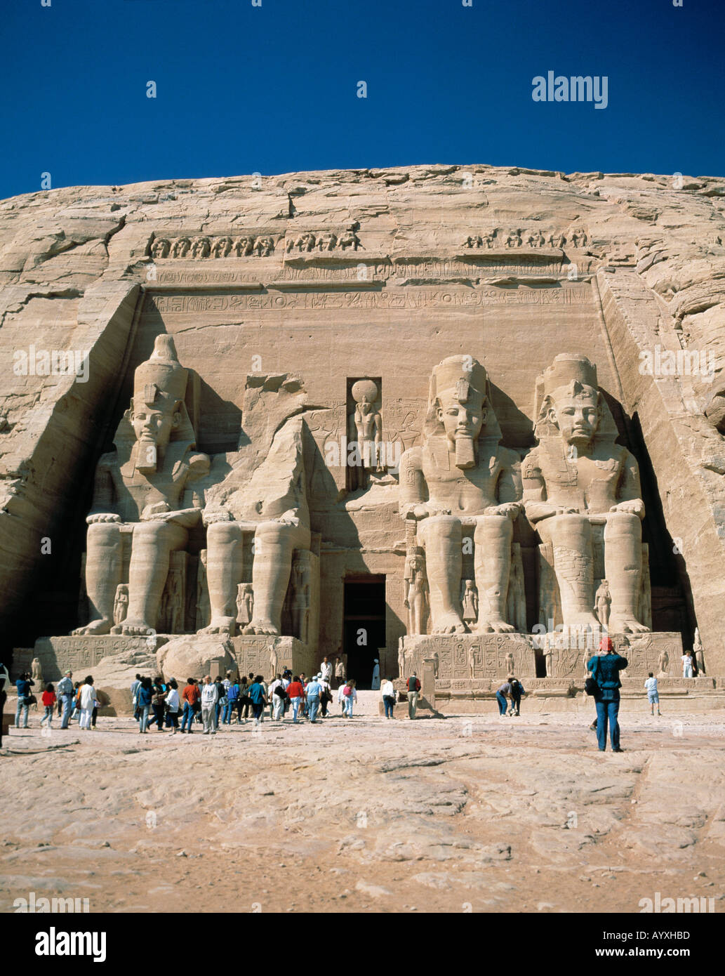 Kolossalsitzbilder von Ramses II in Abu Simbel, Oberaegypten Stock Photo