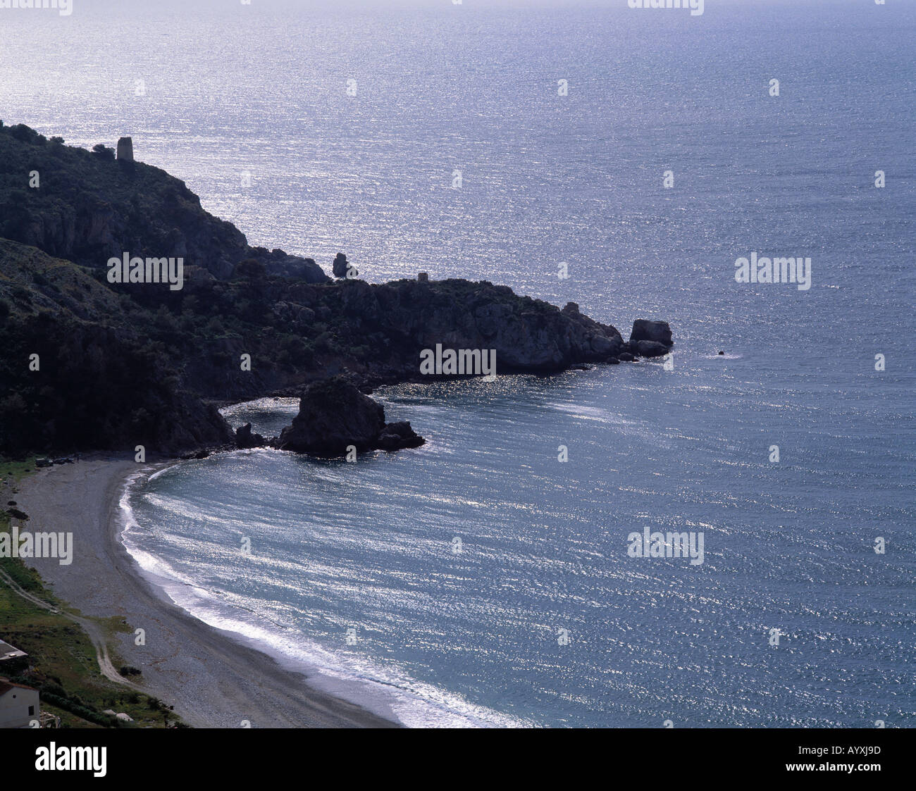 Kuestenlandschaft, Felsenkueste, Brandung, schaeumendes Meer, Wellen spuelen an den Strand, Costa del Sol, Andalusien Stock Photo