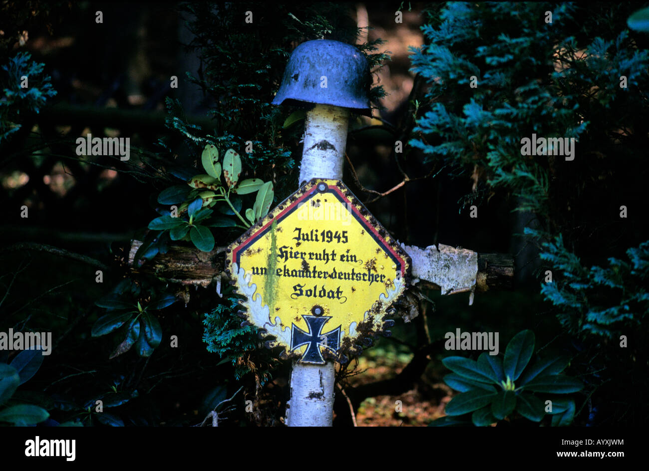 GRAVE WW2 GERMAN SOLDIER HELMET CROSS IRON CROSS GERMANY DREILANDERECK