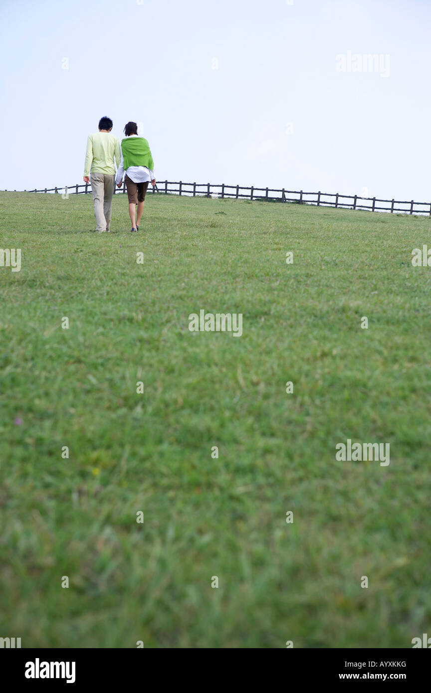 2 people walking back view hi-res stock photography and images - Alamy
