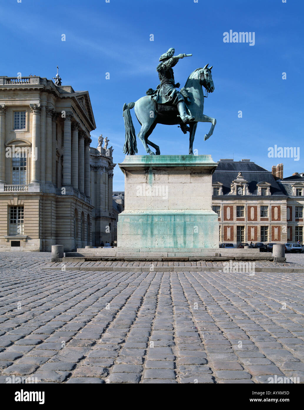 Reiterstandbild Ludwig XIV vor dem Schloss in Versailles, Seine-et-Oise Stock Photo